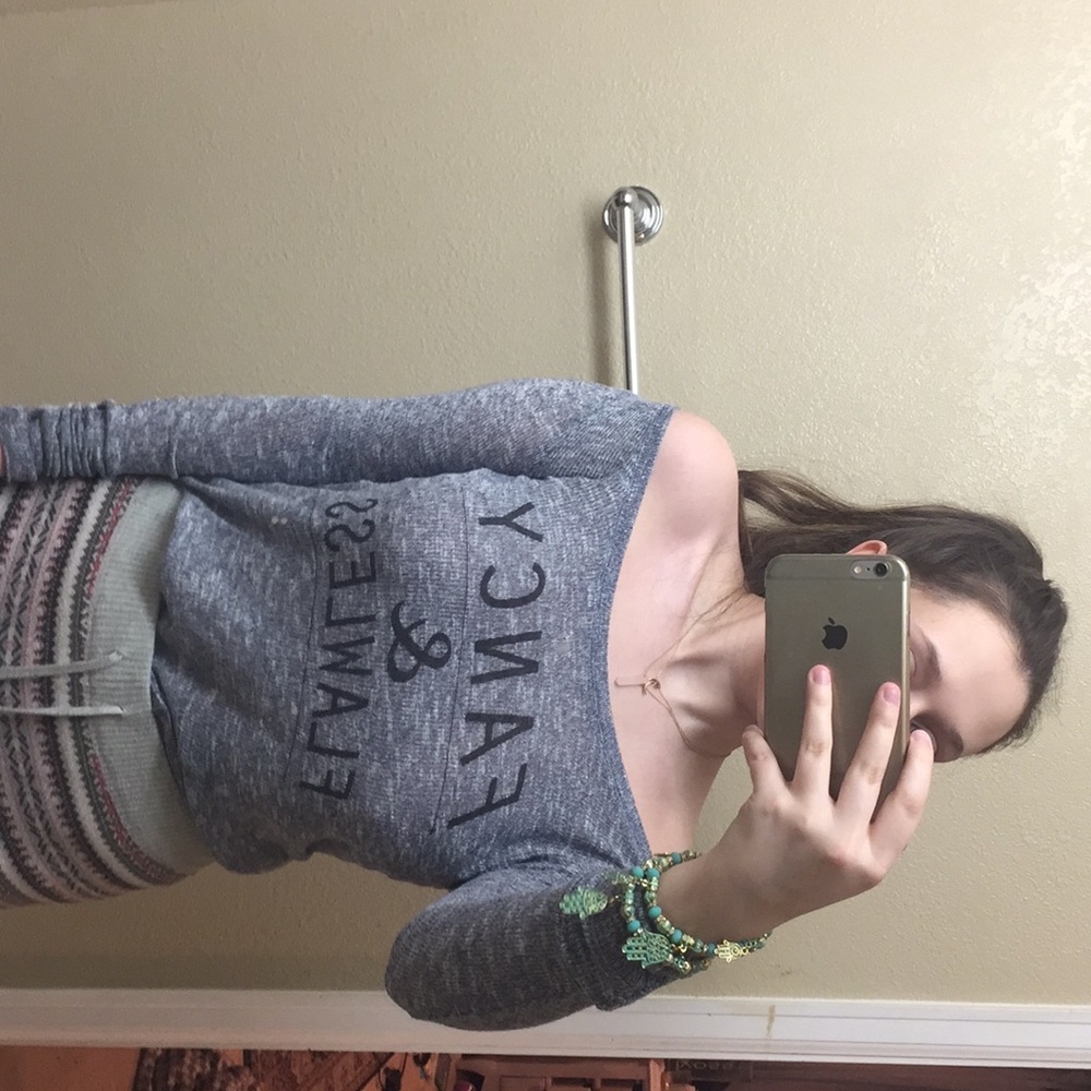 😍Fancy and flawless off the shoulder sweater😍